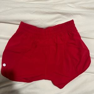 Tracker Low Ruse Red lined short 4”